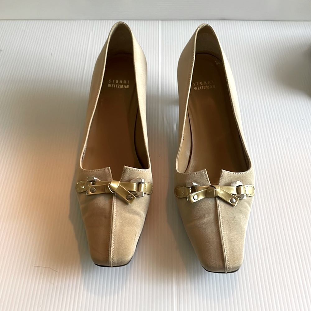 Stuart Weitzman pump, size 8.5 M